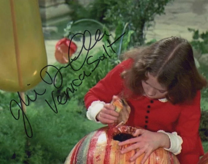 Julie Dawn Cole autograph