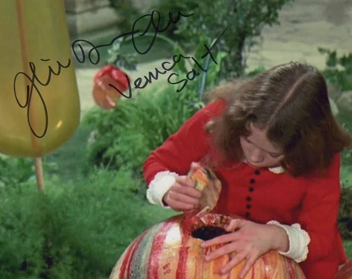 Julie Dawn Cole autograph
