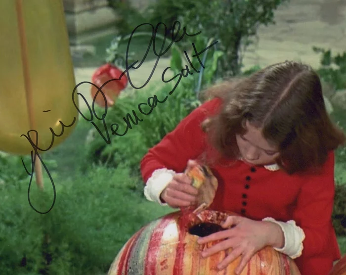 Julie Dawn Cole autograph