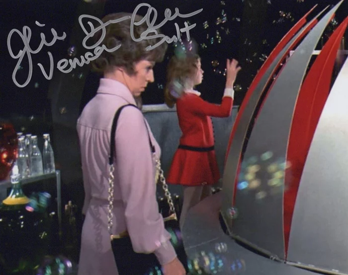 Julie Dawn Cole autograph