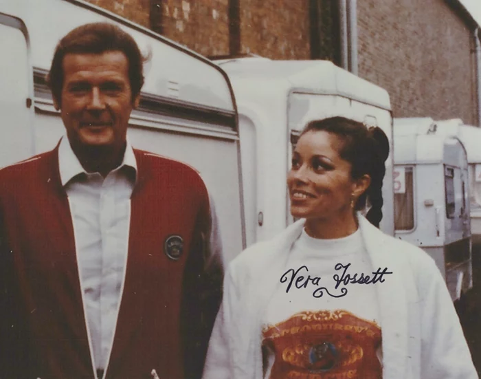 Vera Fossett autograph