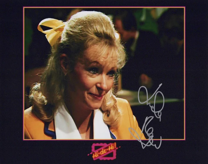 Linda Regan autograph