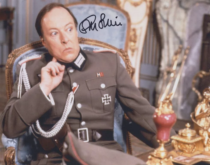Guy Siner autograph