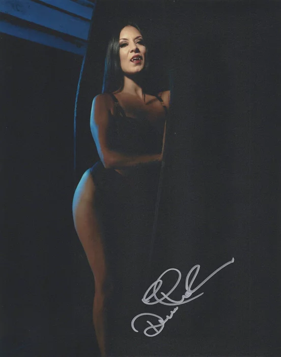Dani Thompson autograph