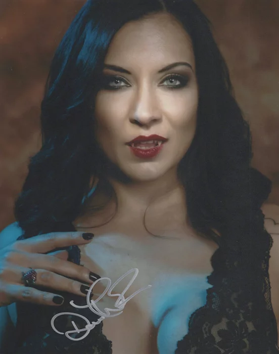Dani Thompson autograph