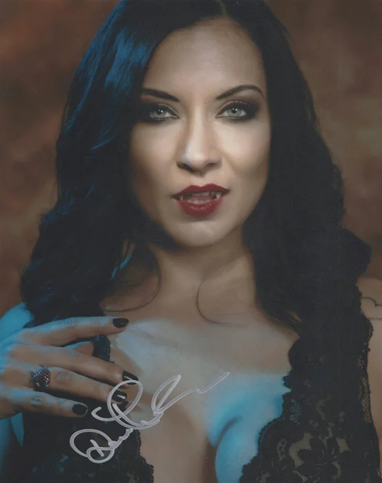 Dani Thompson autograph