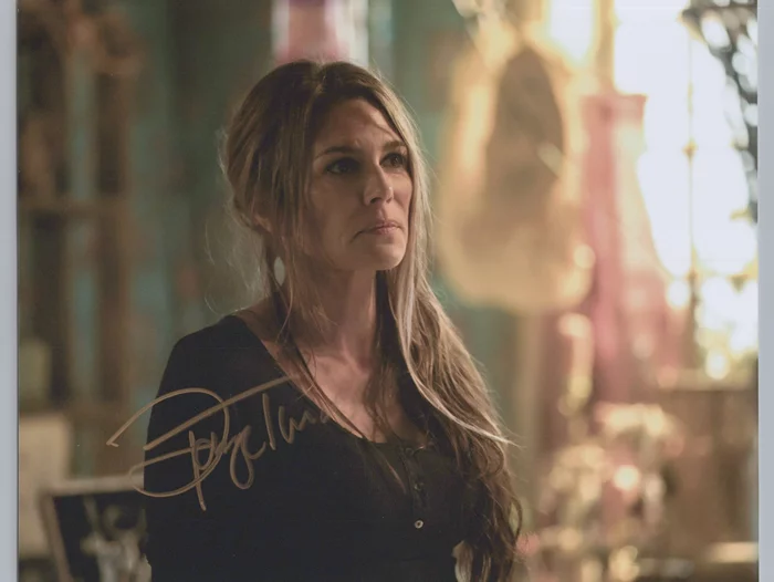 Paige Turco autograph