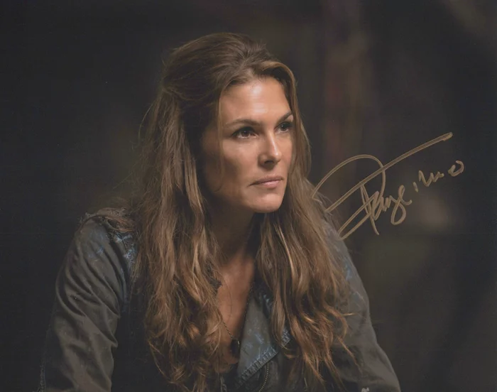 Paige Turco autograph