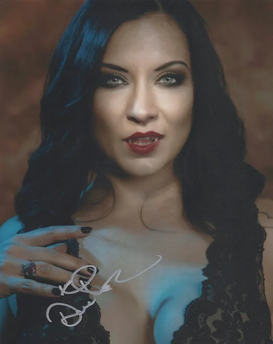 Dani Thompson autograph