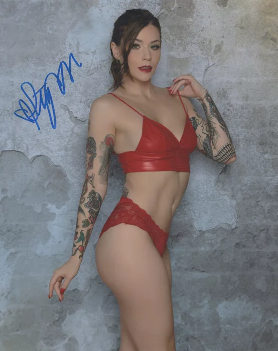 Stephanie Manescu autograph