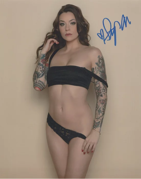 Stephanie Manescu autograph