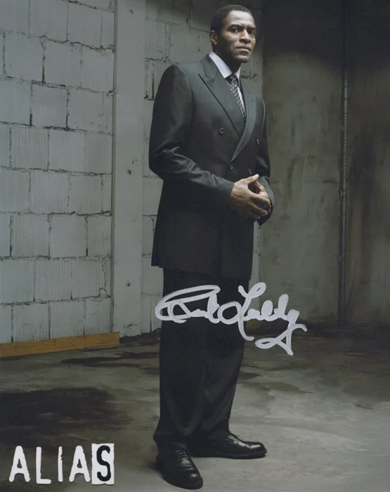 Carl Lumbly autograph