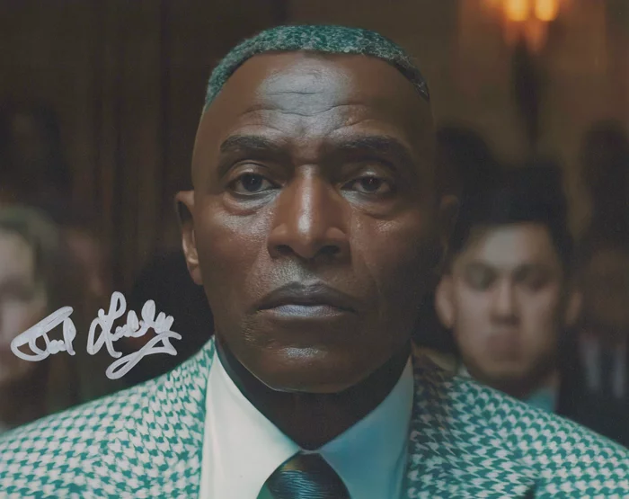 Carl Lumbly autograph