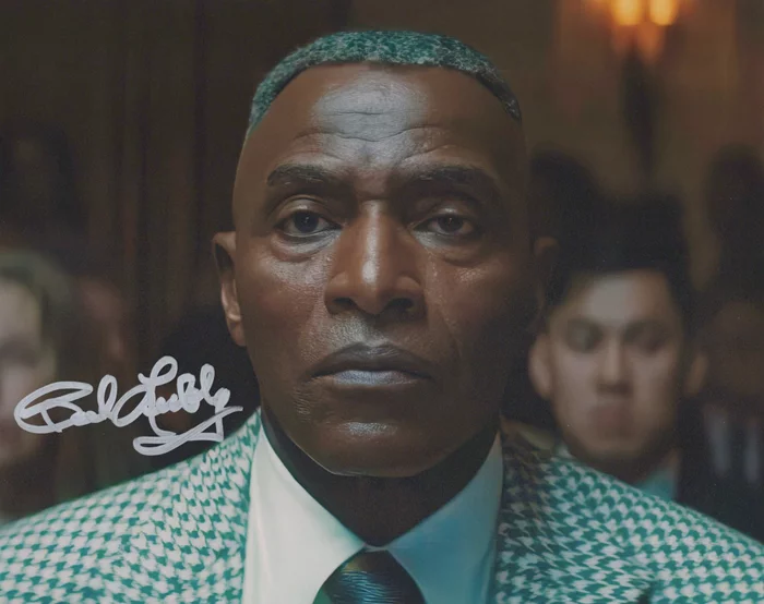 Carl Lumbly autograph