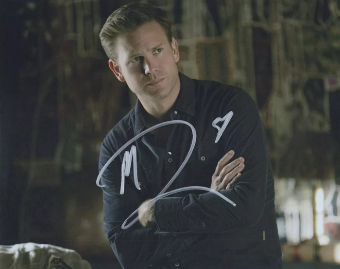 Matthew Davis autograph