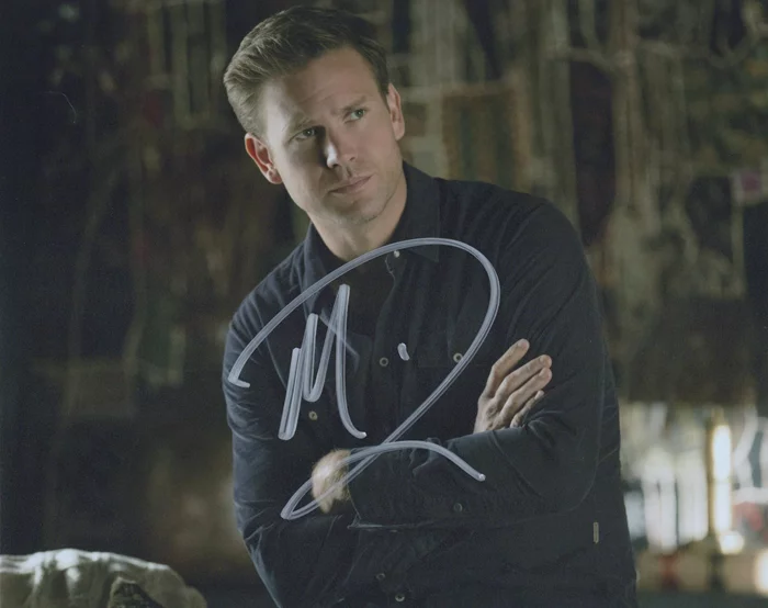 Matthew Davis autograph