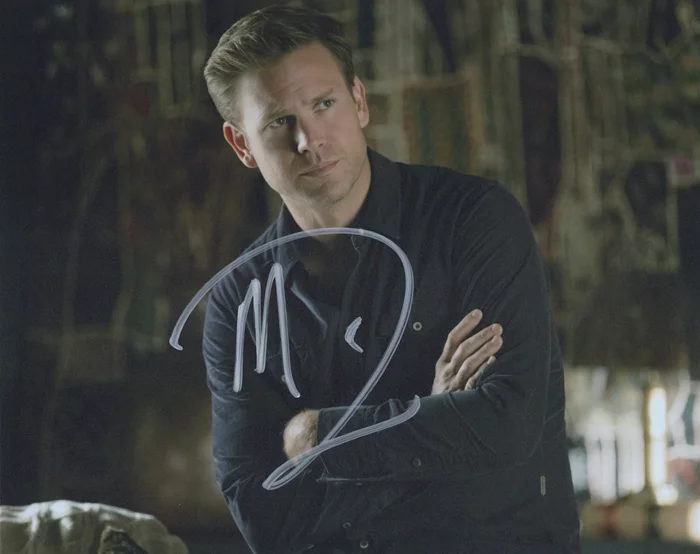 Matthew Davis autograph