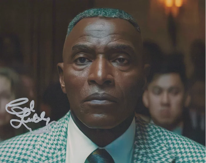 Carl Lumbly autograph