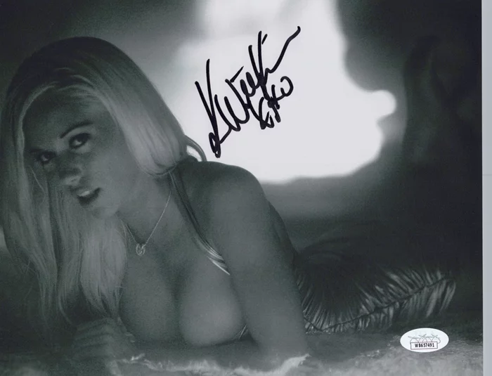 Kendra Wilkinson autograph