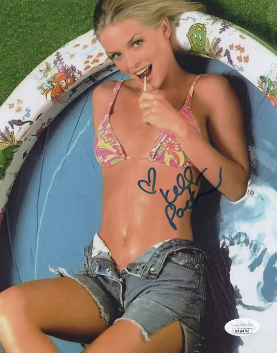 Kelly Packard autograph