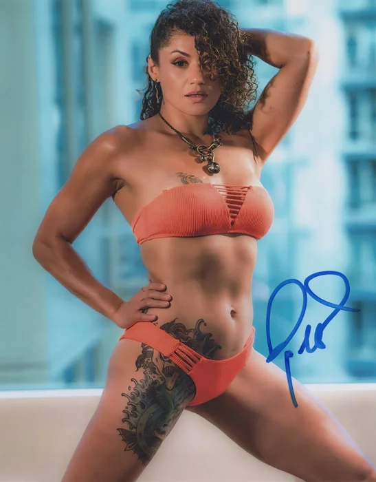 Pearl Gonzalez autograph