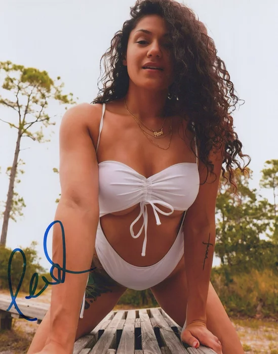 Pearl Gonzalez autograph