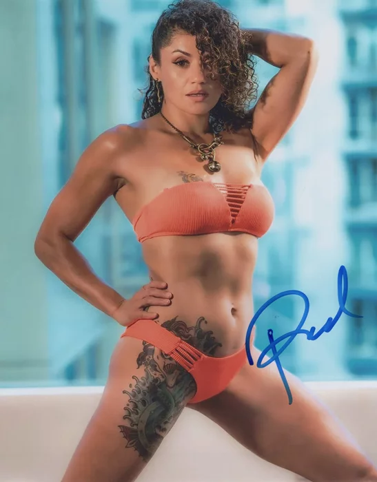 Pearl Gonzalez autograph