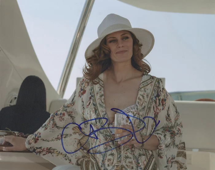 Cassidy Freeman autograph