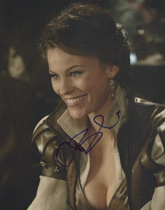 Cassidy Freeman autograph