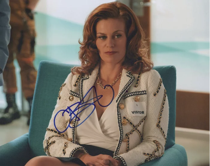 Cassidy Freeman autograph