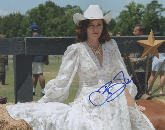 Cassidy Freeman autograph