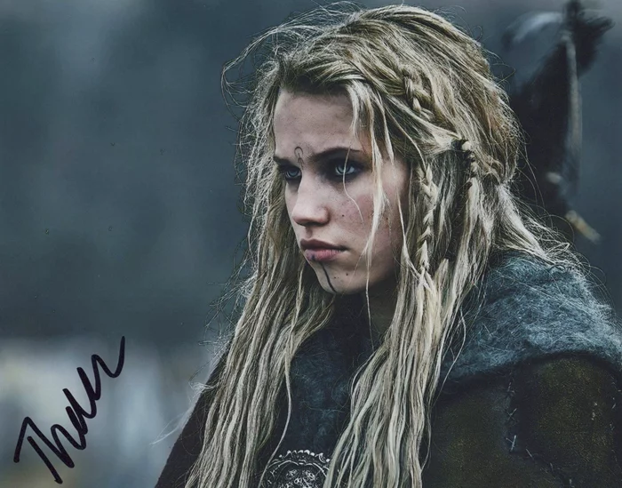 Thea Sofie Loch Ness autograph