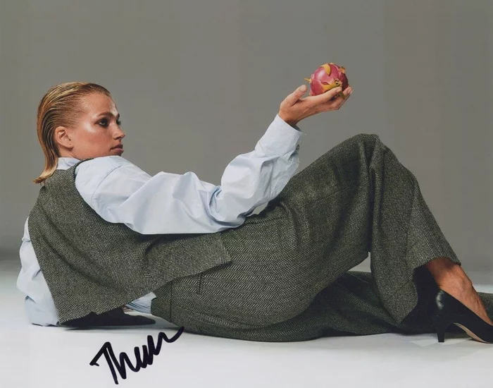 Thea Sofie Loch Ness autograph