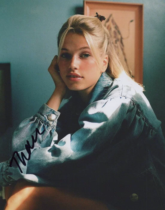 Thea Sofie Loch Ness autograph