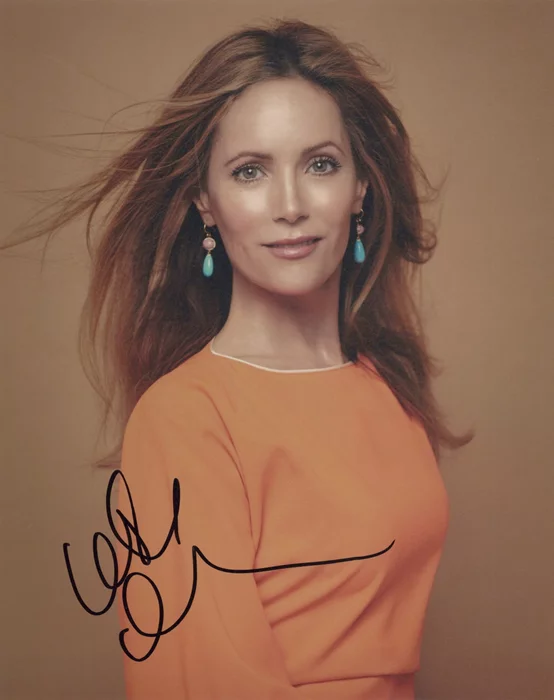 Leslie Mann autograph