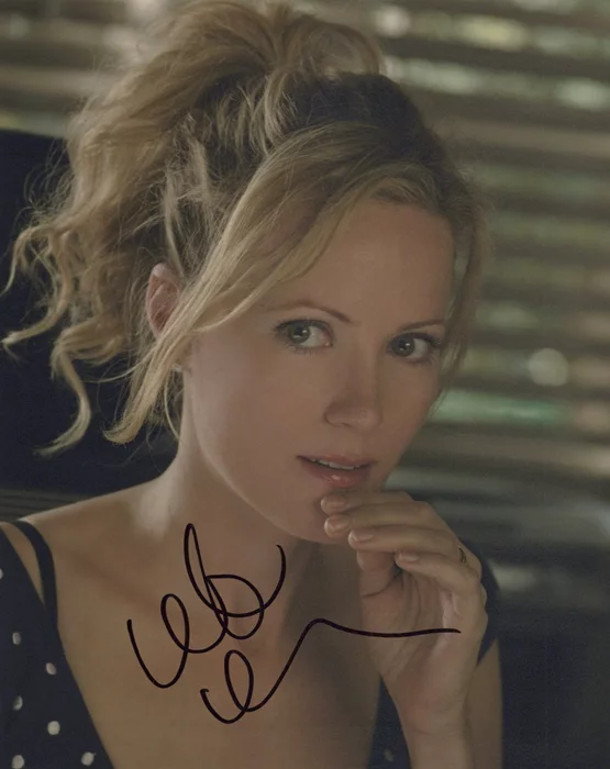 Leslie Mann autograph