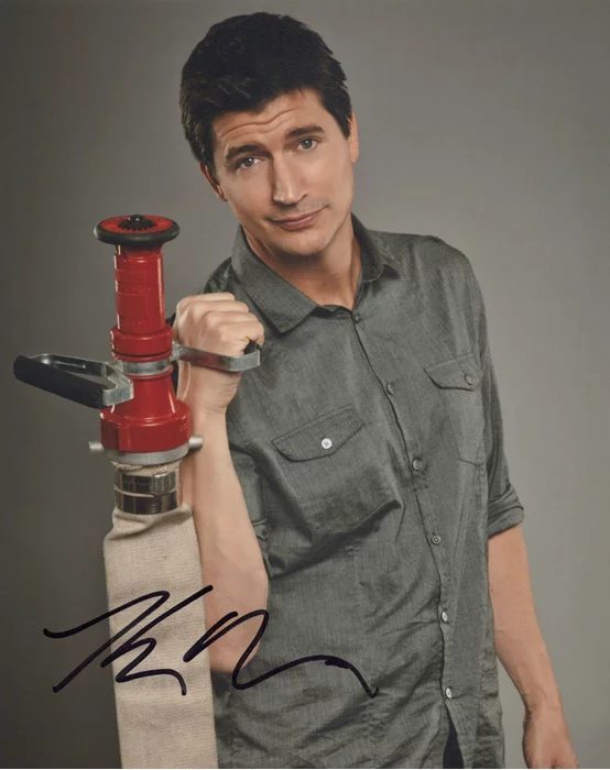Ken Marino autograph