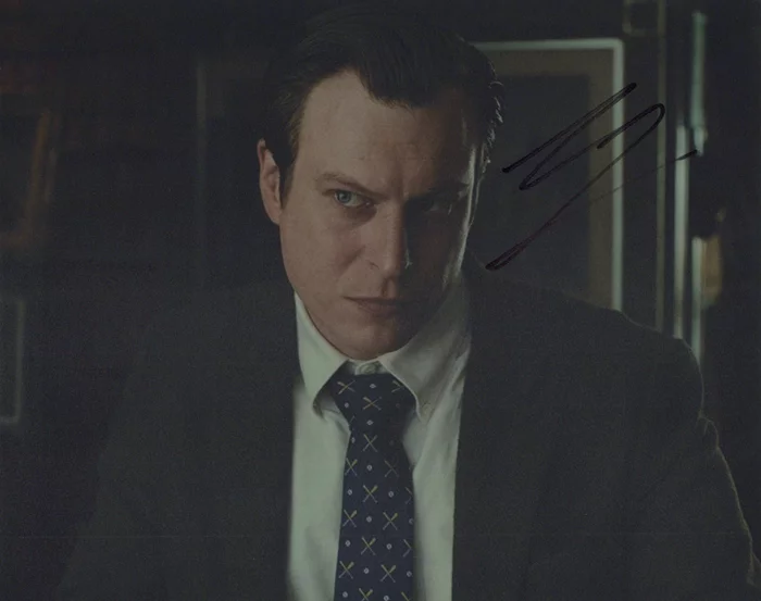 Noah Segan autograph