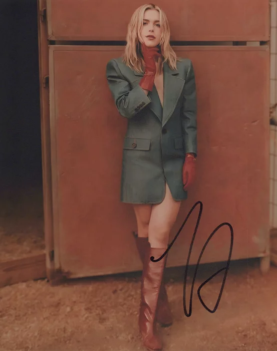 Kiernan Shipka autograph