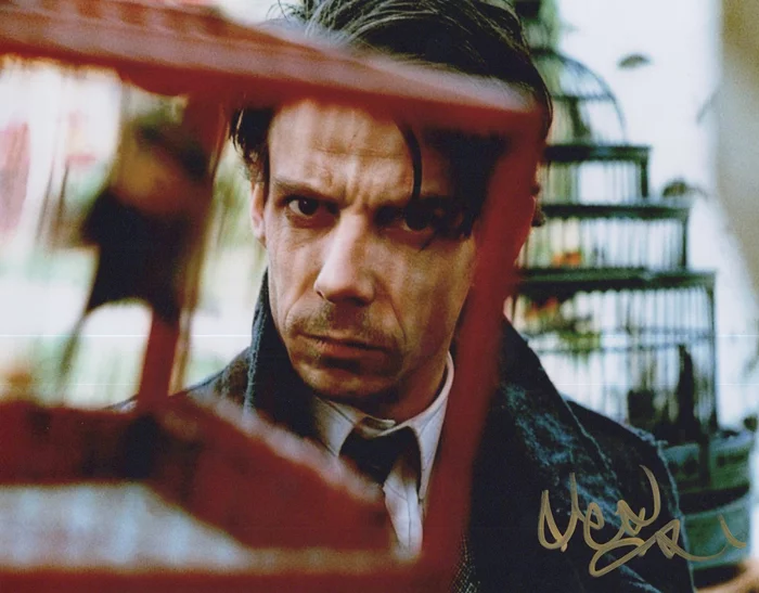 Noah Taylor autograph