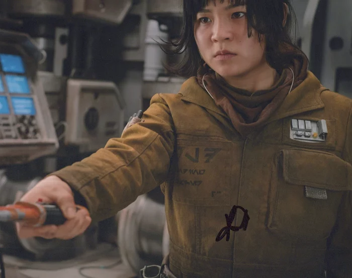 Kelly Marie Tran autograph