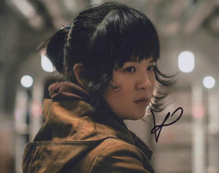 Kelly Marie Tran autograph