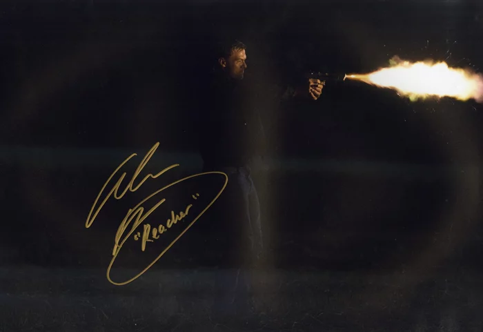 Alan  Ritchson autograph