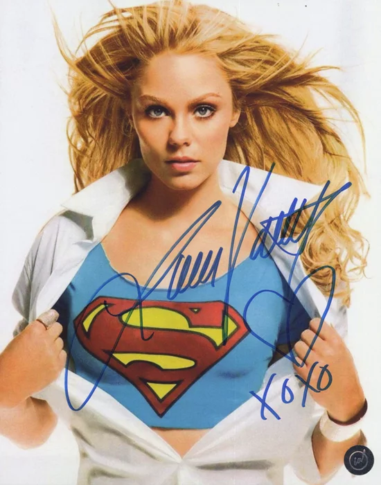 Laura Vandervoort autograph