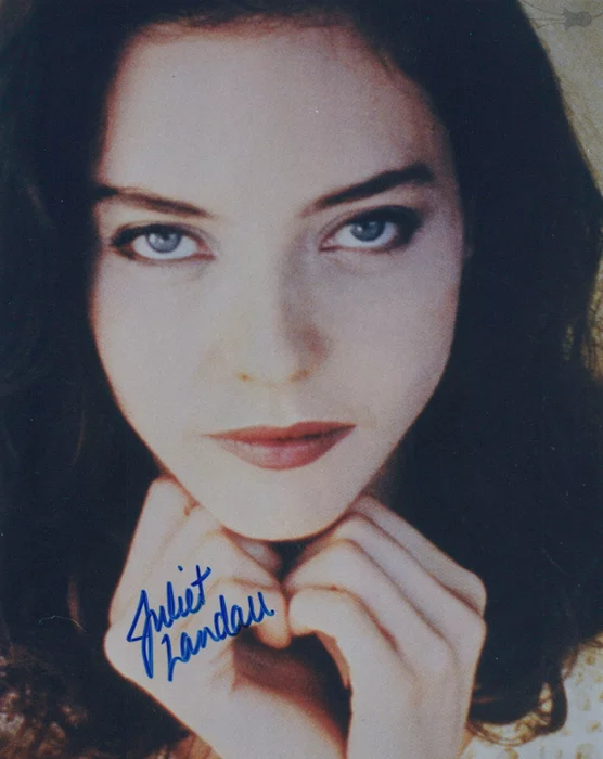 Juliet Landau autograph