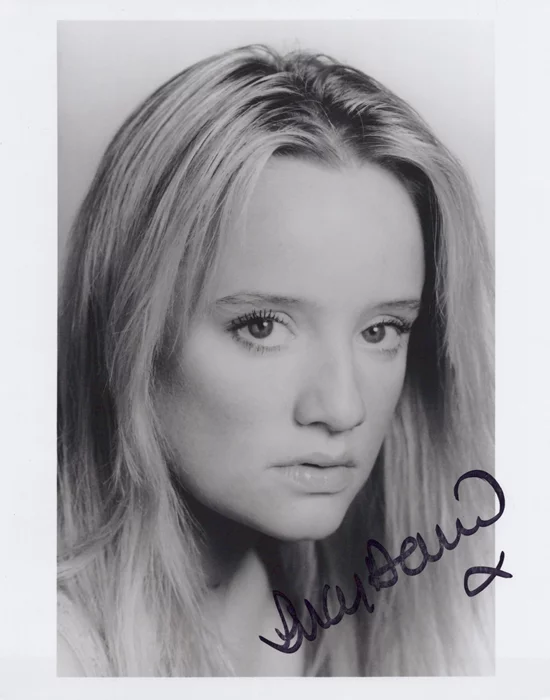 Lucy Davis autograph
