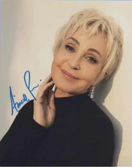 Annie Potts autograph