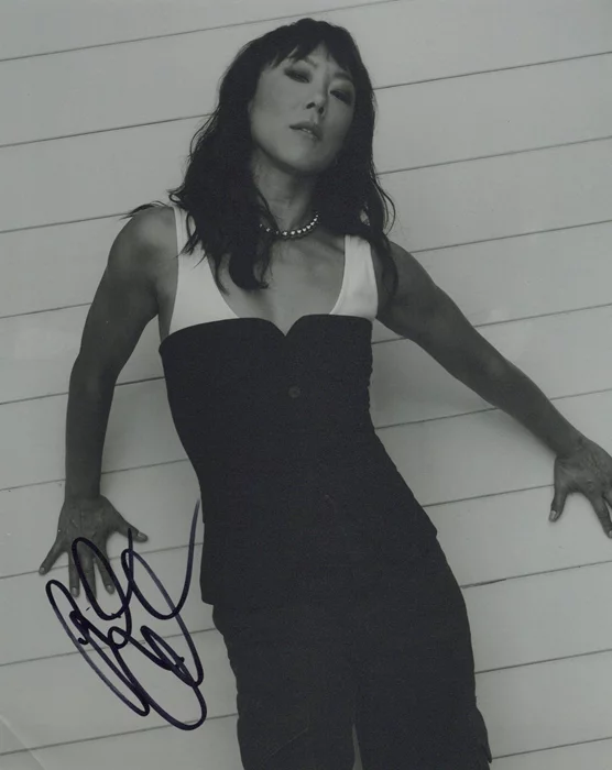Ali Ahn autograph