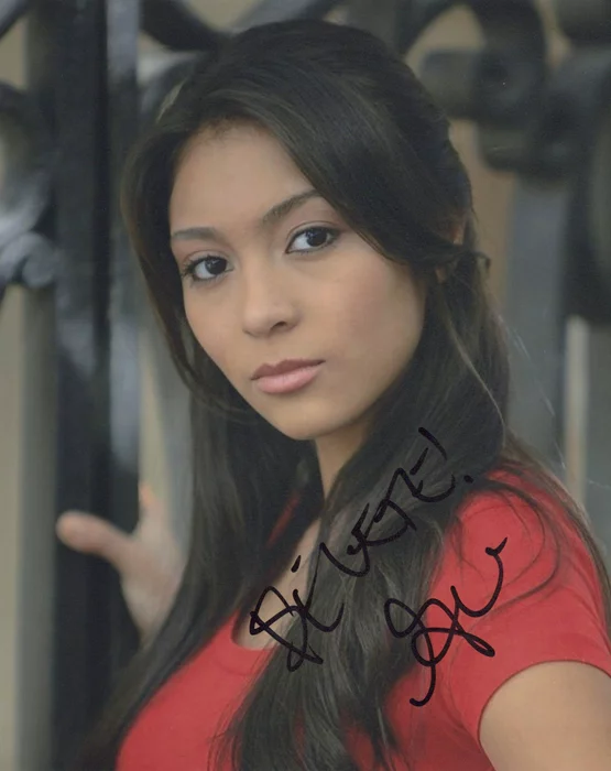 Giselle Bonilla autograph