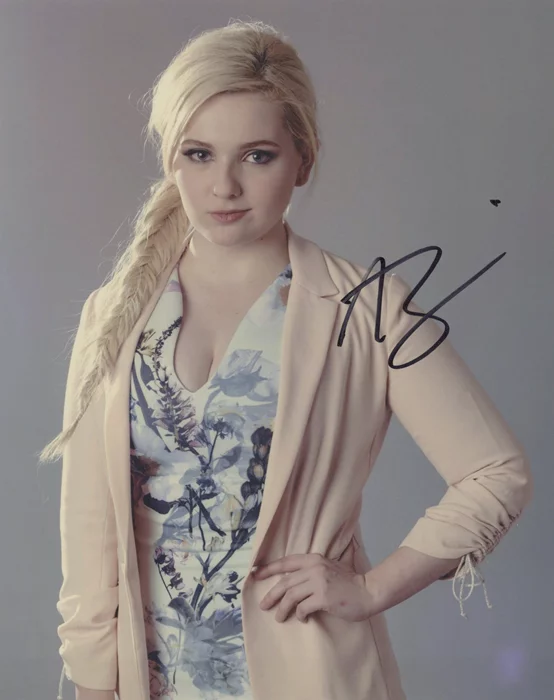 Abigail Breslin autograph